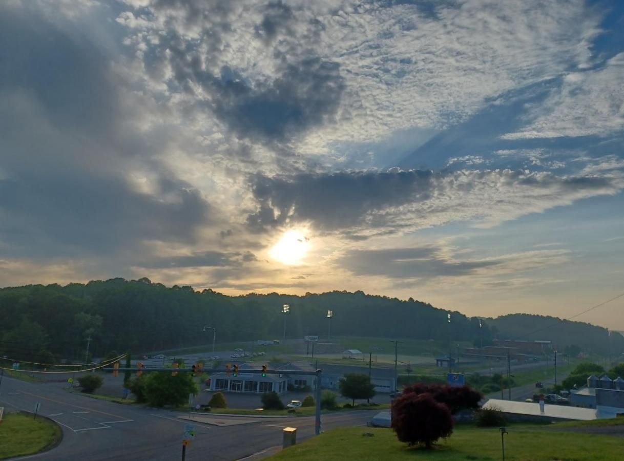 Knob Hill Motor Lodge Hillsville Exterior foto